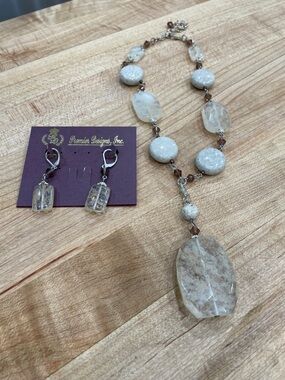 Premier Designs Cream and Clear Beaded Necklace with Dangle Pendant